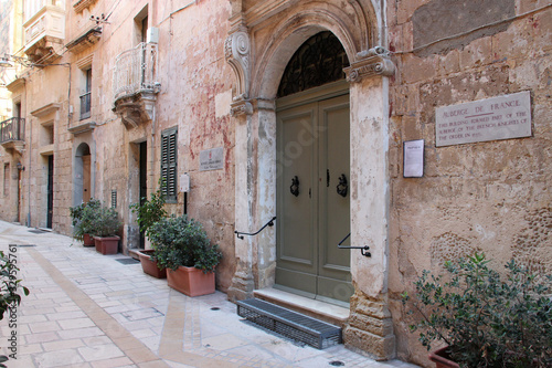 Fototapeta Naklejka Na Ścianę i Meble -  building (france hostel) in vittoriosa (malta)