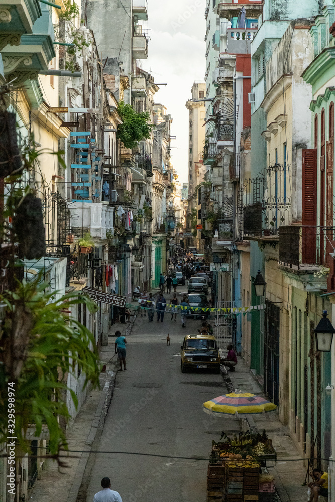 Fototapeta premium CUBA HAVANA STREET