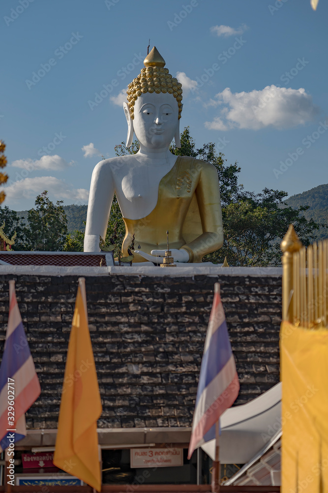 Fototapeta premium Wat Phra That Doi Kham
