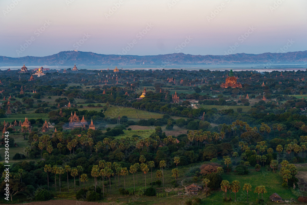 Globos en Bagan (Myanmar)