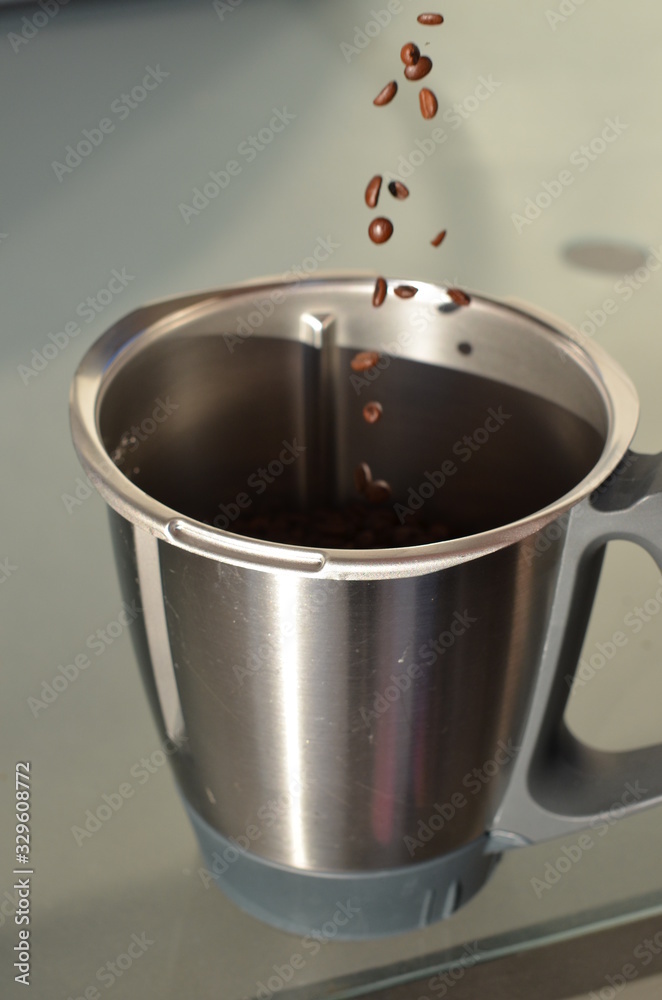 ziarna kawy , kawa ,mielenie kawy ,filizanka, kawa, kubek, drink, biała, cherbata, izolowany, czarna, napoje, gorąco, kafejka, dopełnienie, braun, kofeina ziarna kawy , kawa ,mielenie kawy ,filizanka, kawa, kubek, drink, biała, cherbata, izolowany, czarna, napoje, gorąco, kafejka, dopełnienie, braun, kofeina