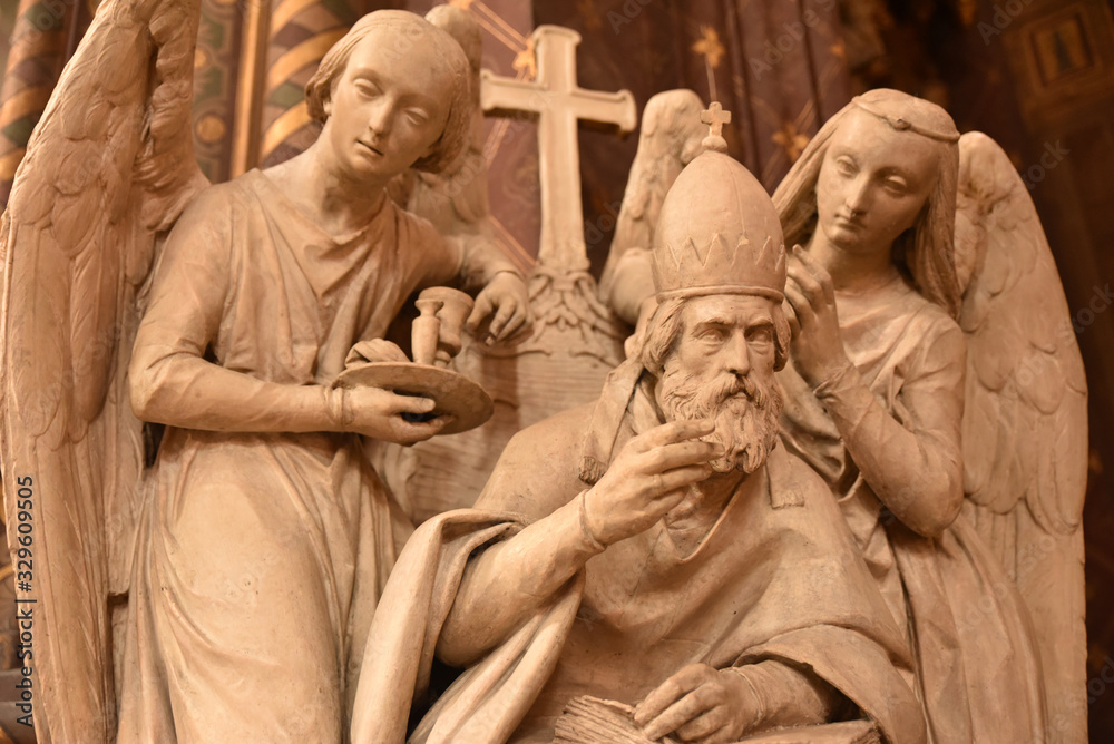 Statues à l'église Saint Eustache à Paris, France
