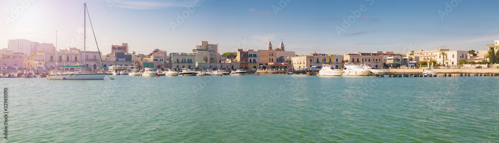 Meraviglioso porto turistico di Santo Spirito di Bari, in Puglia