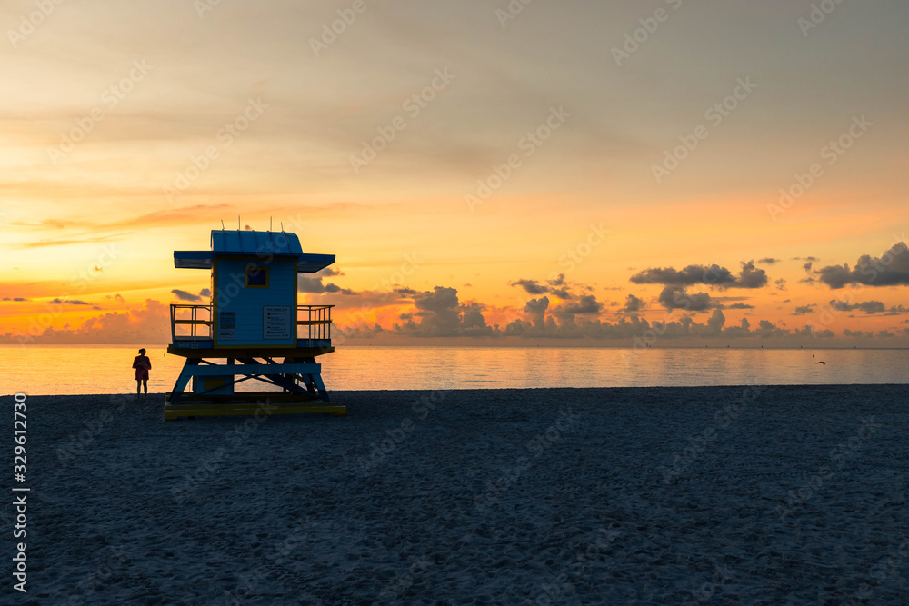 Obraz premium Iconic Miami Beach hut during sunrise with powerful clouds on a calm summer morning in Miami Beach (Miami, Florida, USA)