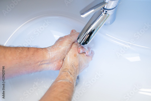 ..Hände waschen, Handhygiene, Symbolbild, 11.03.2020
