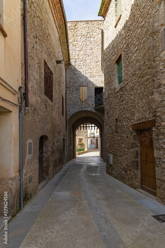 Fototapeta Naklejka Na Ścianę i Meble -  View of an access door to the historic center of St Llorenzo of La Muga.