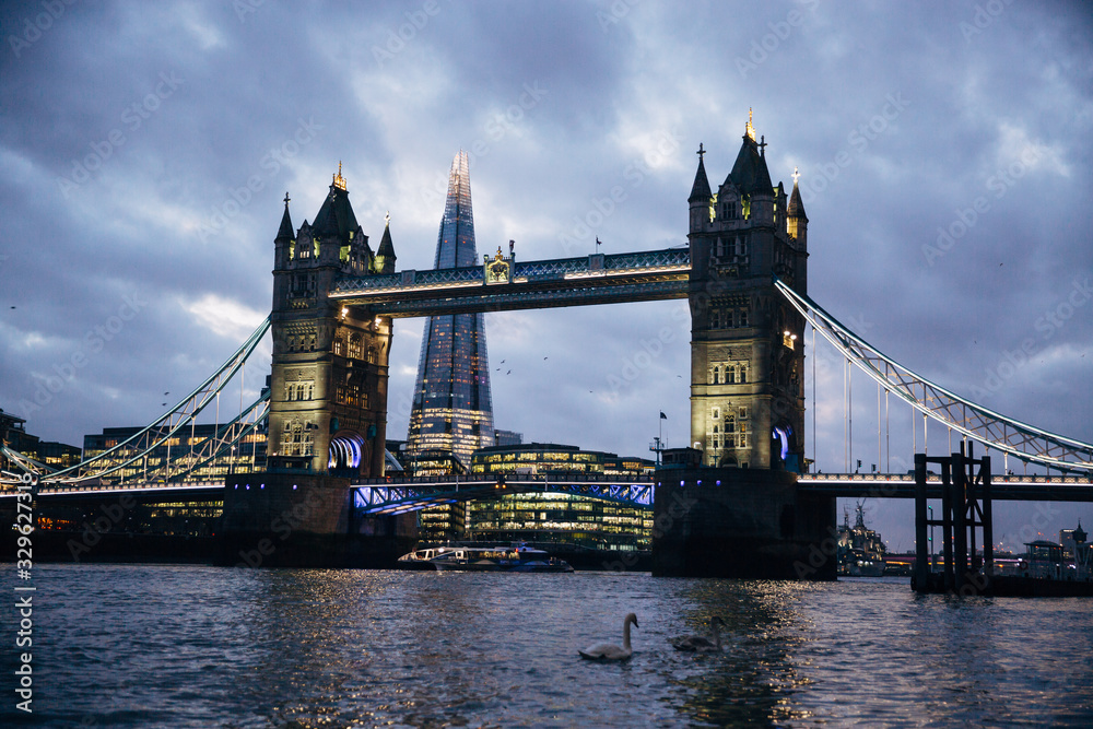 Obraz premium Evening blue hour view of Tower Bridge, famous, iconic tourist attraction, symbol of London