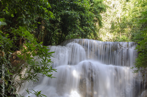 waterfall in forest © สหรัฐ ปุยอาภรณ์