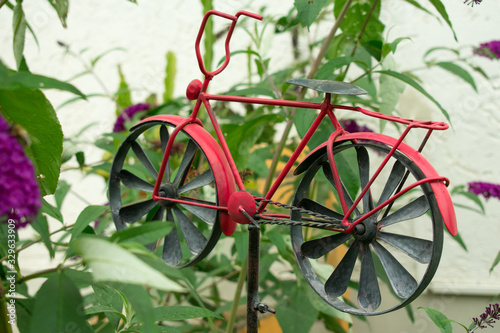 Fahrradmodell im Garten - Gartendekoration