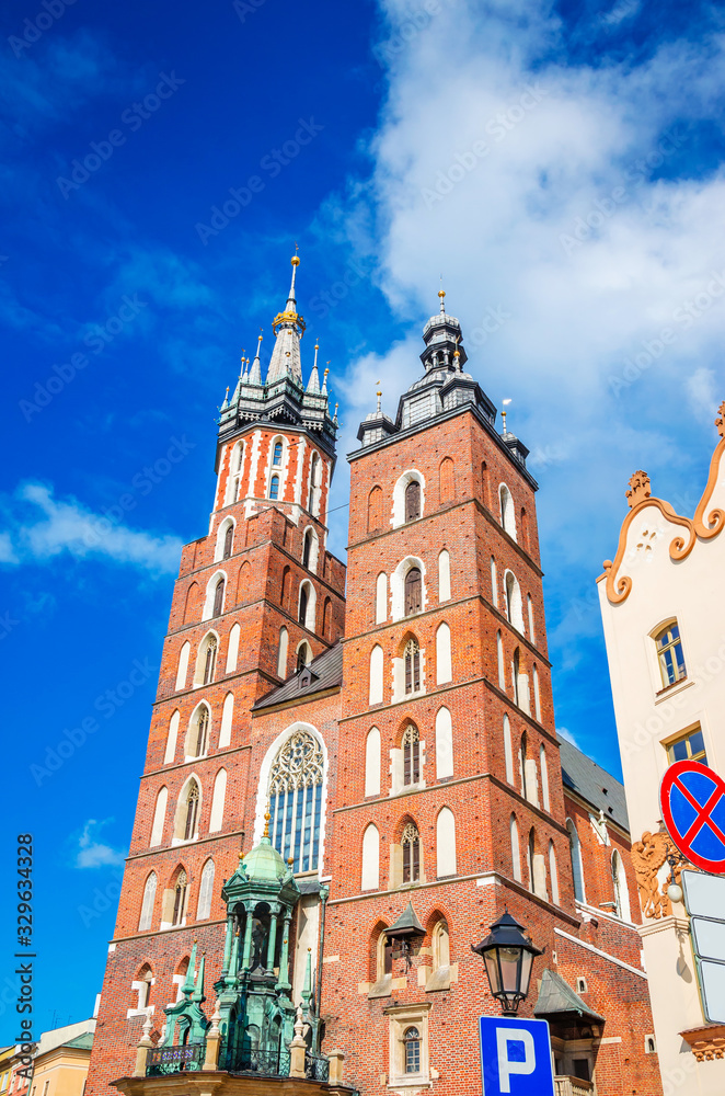 Obraz premium Basilica of Saint Mary in Krakow, Poland