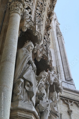 Steinskulpture an einer Kirche photo