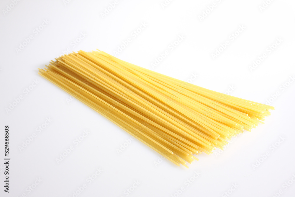 A studio photograph of loose uncooked spaghetti - obrazy, fototapety, plakaty 