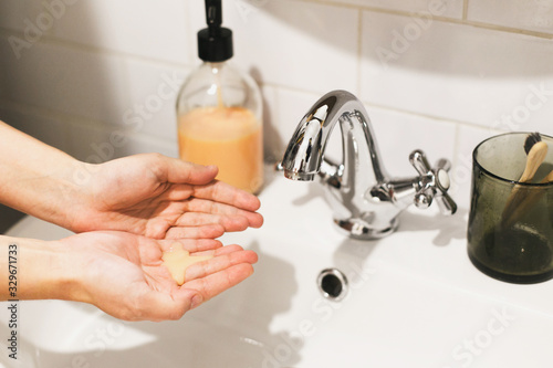 Φωτογραφία Washing hands