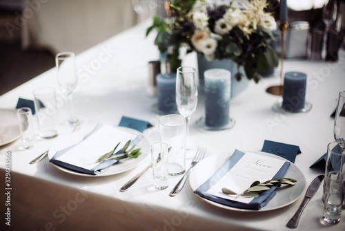 Beeautiful wedding table decoration and decor in blue style © Oleksandr