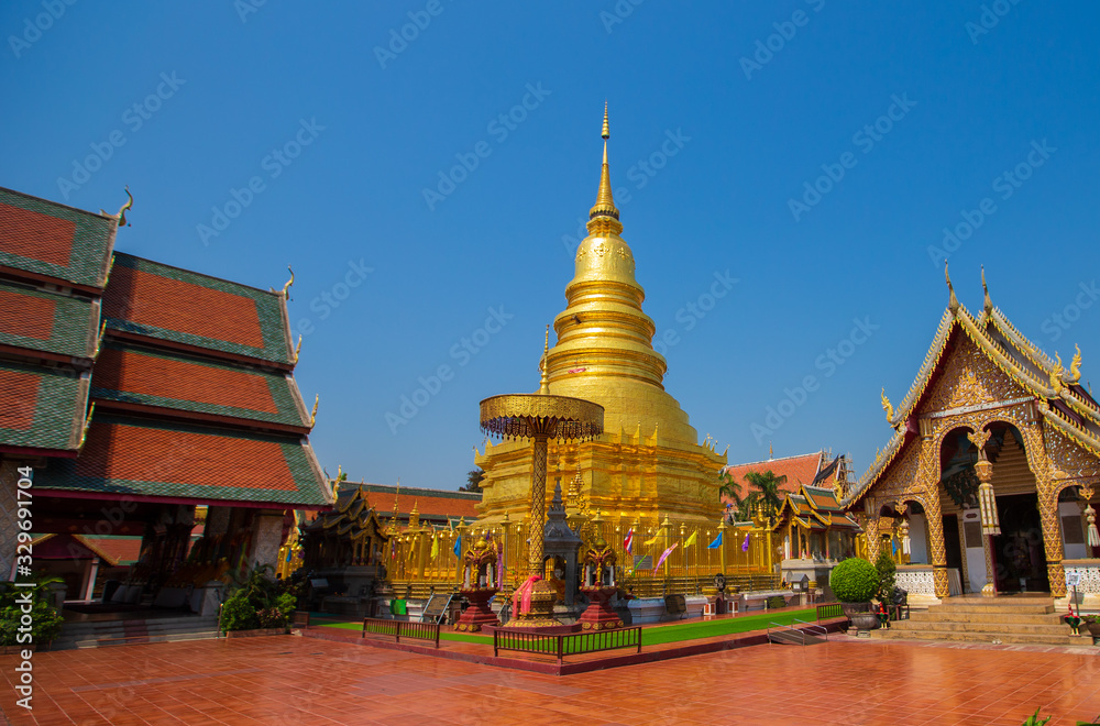 Naklejka premium Wat Phra That Hariphunchai is a Buddhist temple in Lamphun, Thailand