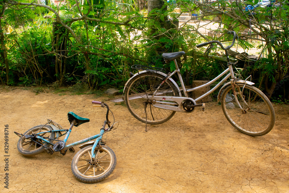 Phumĭ O Srâlau Cambodia - Old Bikes on dirt. Phumĭ O Srâlau Cambodia - Old Bikes on dirt.
