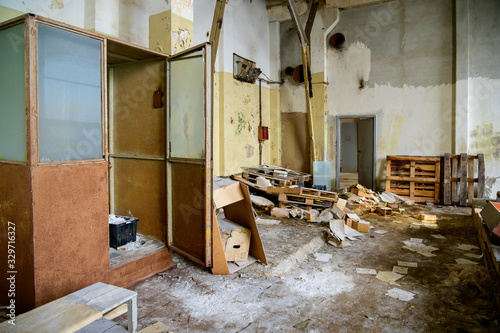 Photo of an abandoned room and garbage dump © Вячеслав Чичаев