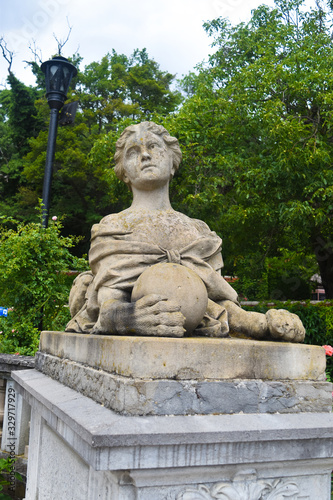  statue in park © Оксана Усова