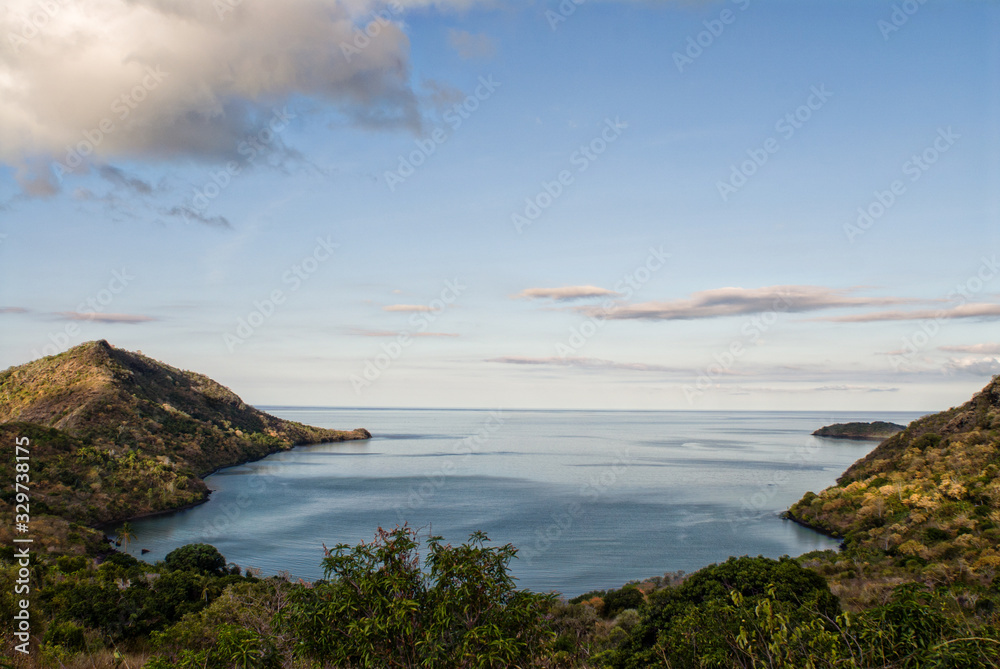 Point de vue sur une des nombreuses anses de l'île de Mayotte.
