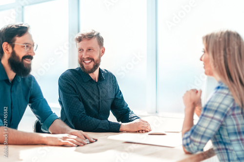 Valokuvatapetti HR managers in an interview with a new employee.