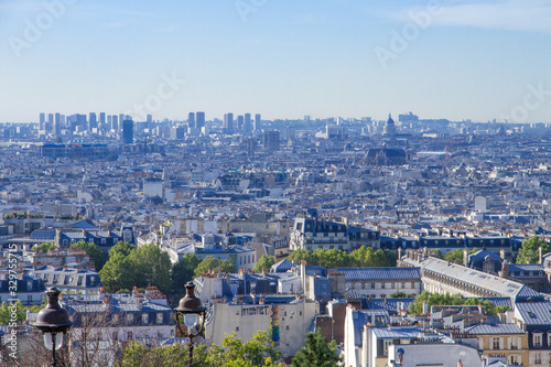 Fototapeta Naklejka Na Ścianę i Meble -  Aerial view of Paris from the Butte Montmartre