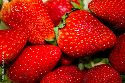 Wallpaper Mural Fresas rojas jugosas Torontodigital.ca