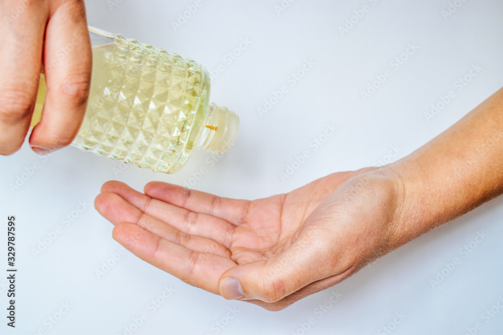 Obraz premium Use cologne alcohol for disinfection to viruses. Put cologne alcohol to clean hands.