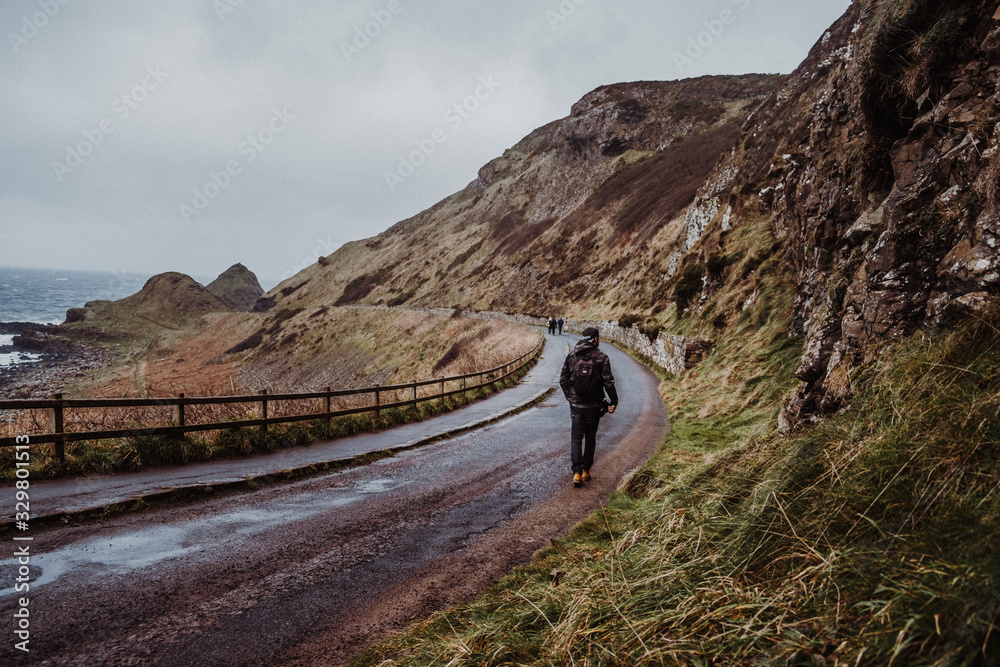 Irland sKüstenstraße mit Fotograf Silhuette