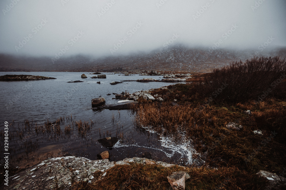 Irland Landschaft See mit Nebel Irland Landschaft See mit Nebel