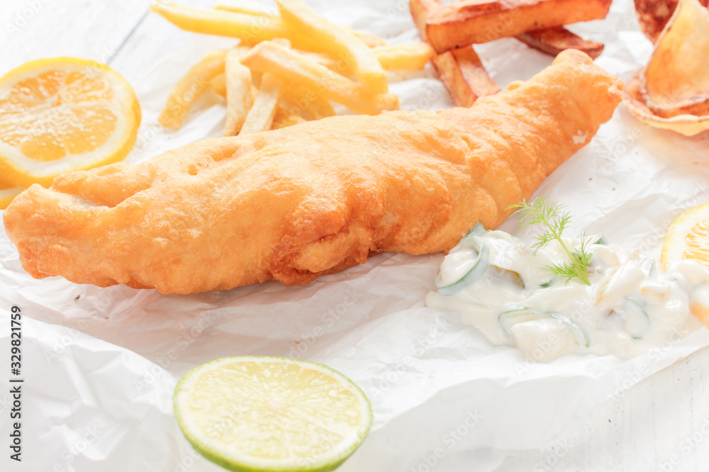 Backfisch mit Pommes Frites fish and Chips 