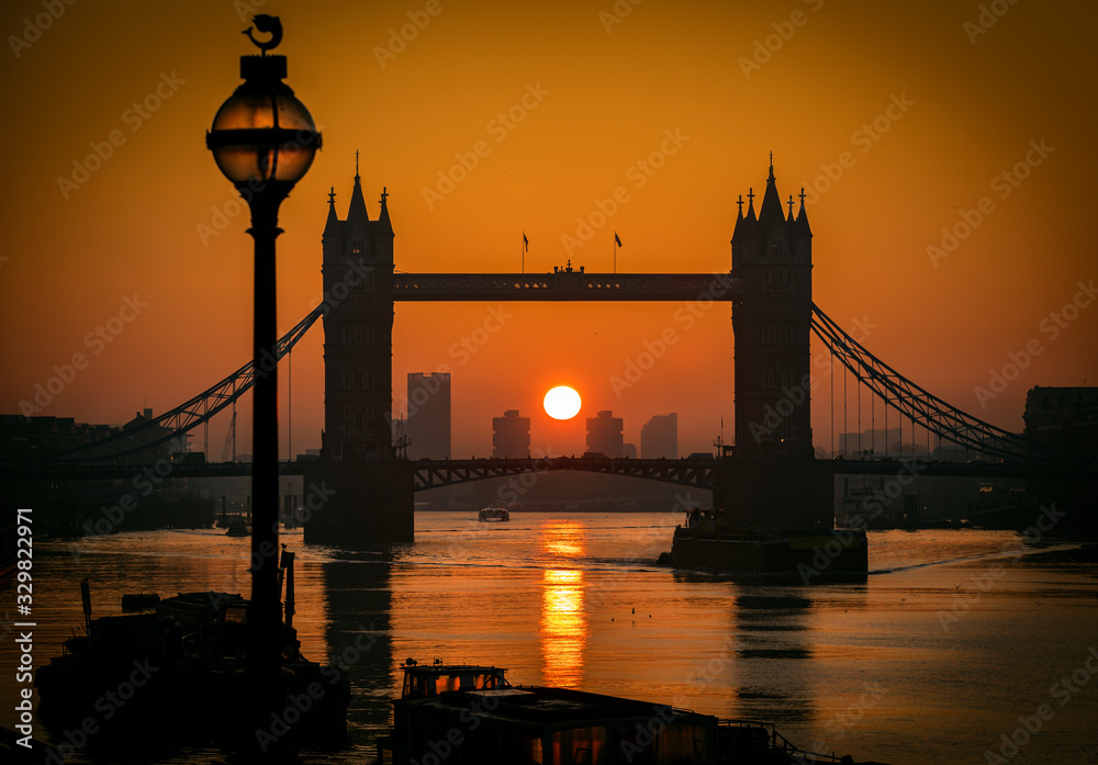 Fotografie Tower Bridge London sunrise