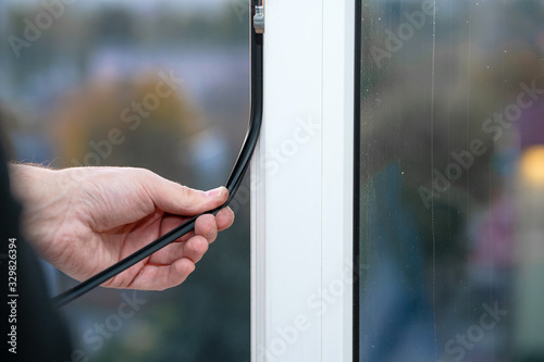 Εκτύπωση καμβά Professional master at repair and installation of windows, changes rubber seal g
