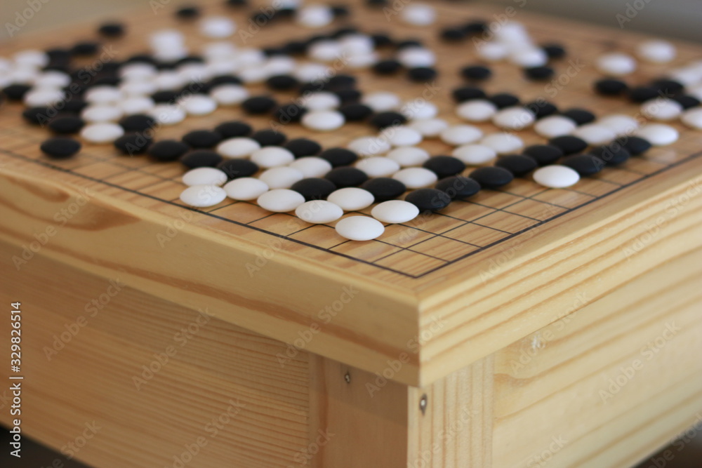 Naklejka premium Checkers on a wooden board. Checkers are an activity that is a practice of thinking skills and good concentration.