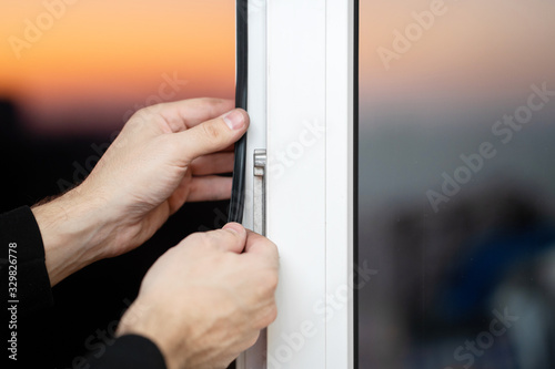 Bild auf Leinwand Professional master at repair and installation of windows, changes rubber seal g