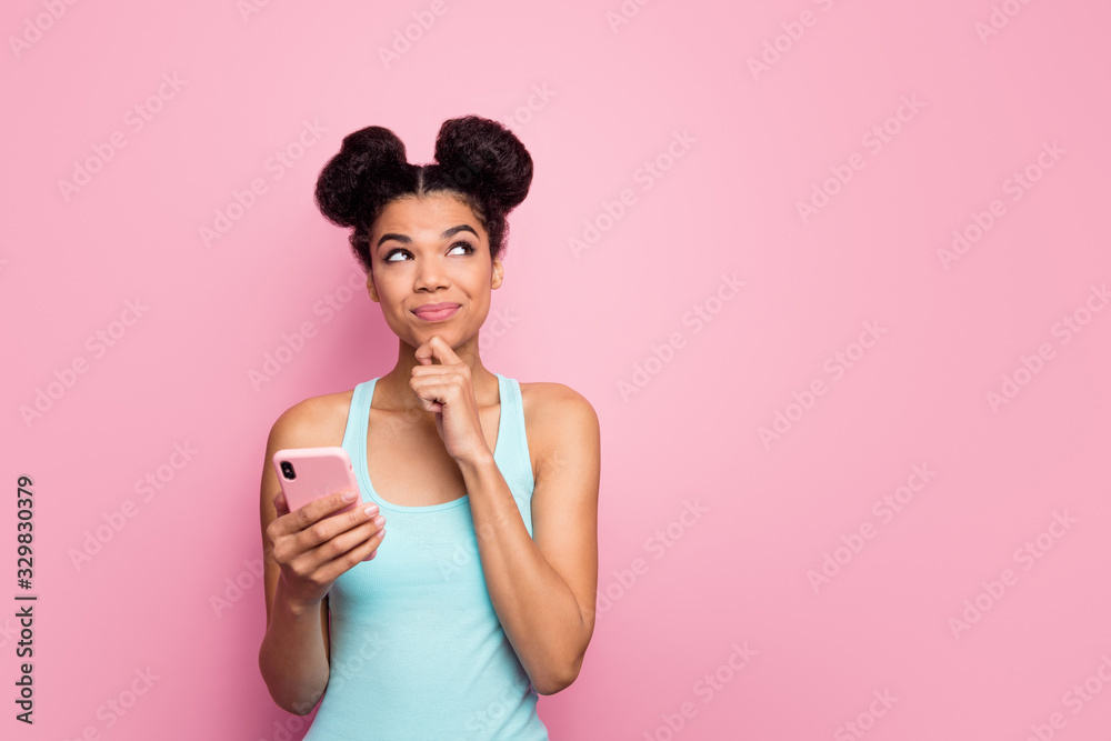 Close-up portrait of her she nice attractive lovely pretty creative pensive cheerful cheery wavy-haired girl using cell creating comment feedback isolated over pink pastel color background Close-up portrait of her she nice attractive lovely pretty creative pensive cheerful cheery wavy-haired girl using cell creating comment feedback isolated over pink pastel color background