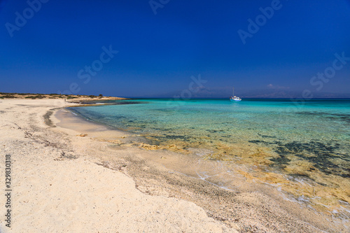 spiaggia sull'isola di Chrissi, a Creta