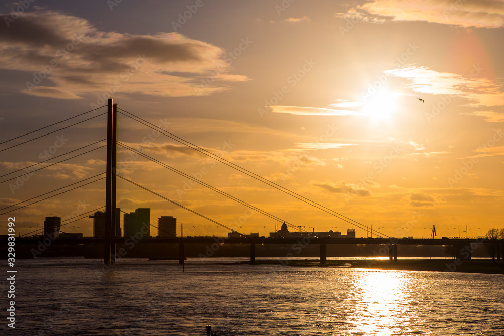 Obraz premium Knie Bridge in Dusseldorf, Germany