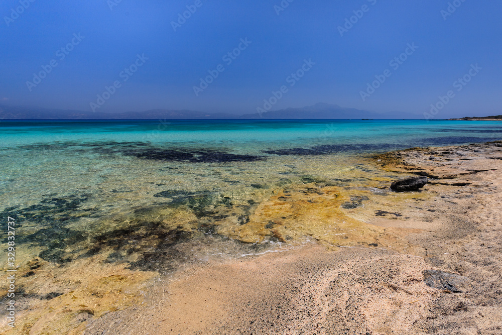 mare dai colori tropicali sull'isola di Chrissi, a Creta mare dai colori tropicali sull'isola di Chrissi, a Creta