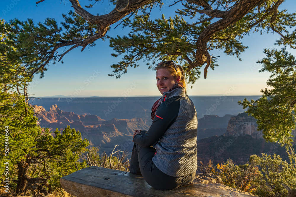 Fototapeta premium Enjoying the view at north rim of grand canyon