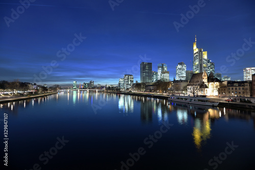 Frankfurt am Main zur blauen Stunde
