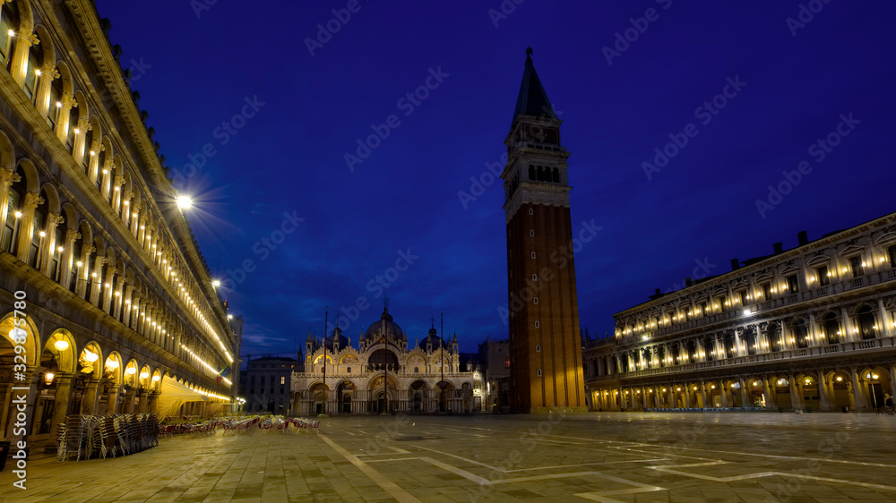 Morgenstimmung auf dem Markusplatz in Venedig