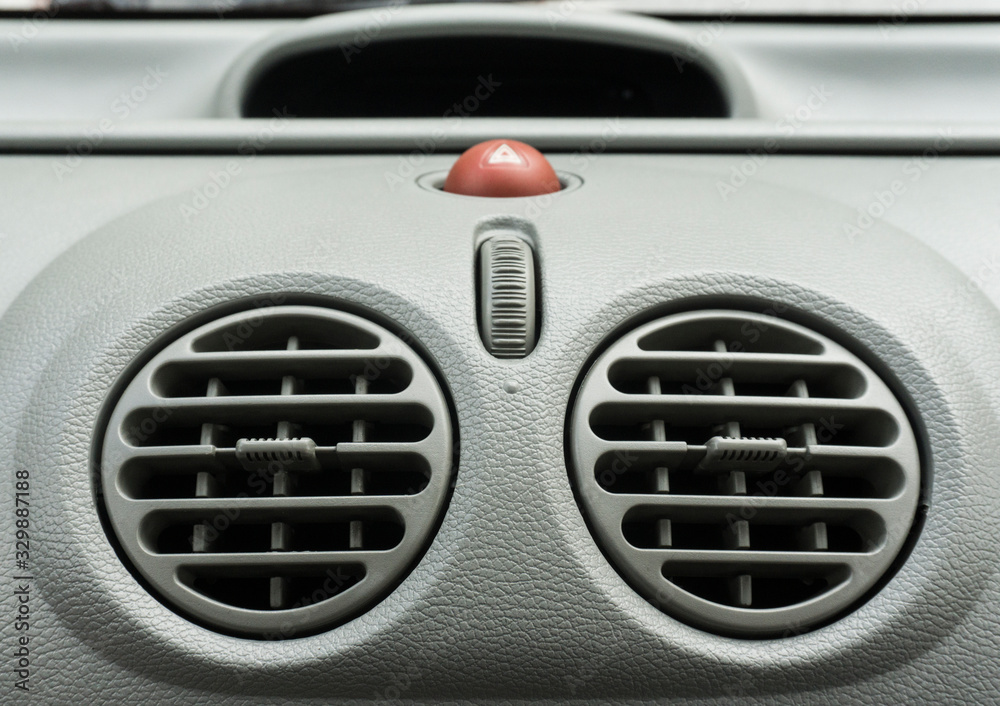 Car air conditioner grid panel on console