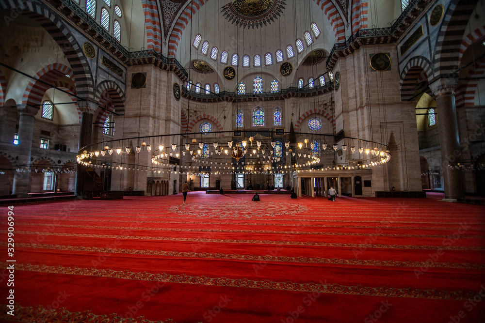 Obraz premium ISTANBUL - OCTOBER, 2019: Sultanahmet Mosque Blue Mosque in Istanbul, Turkey