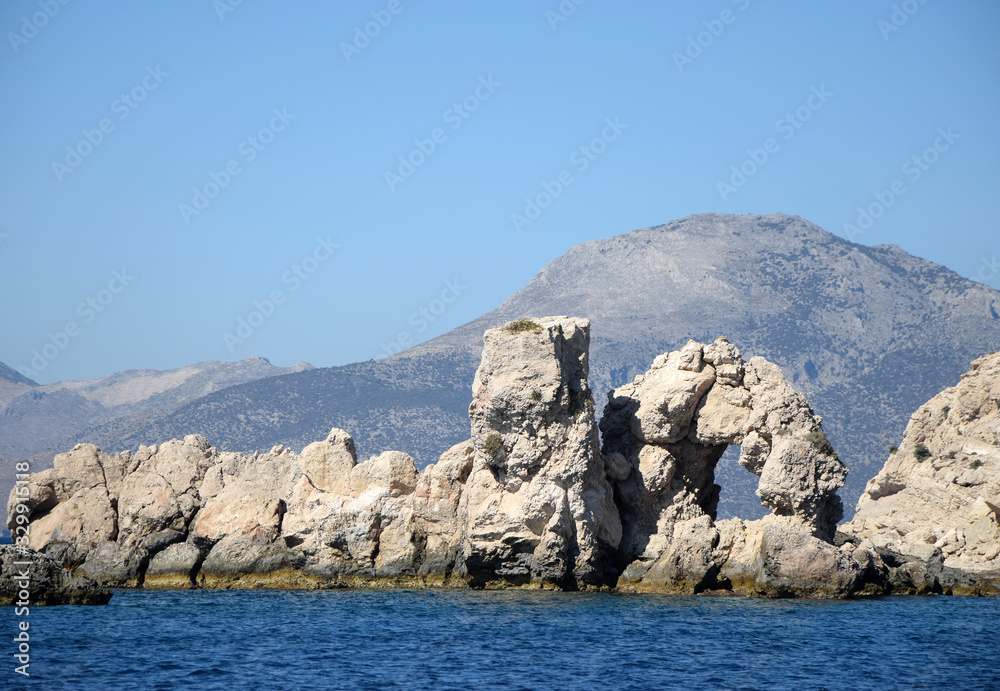 Felsentor an der Küste von Kalymnos