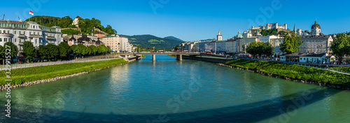 Fototapeta Naklejka Na Ścianę i Meble -  Historic centre of Salzburg