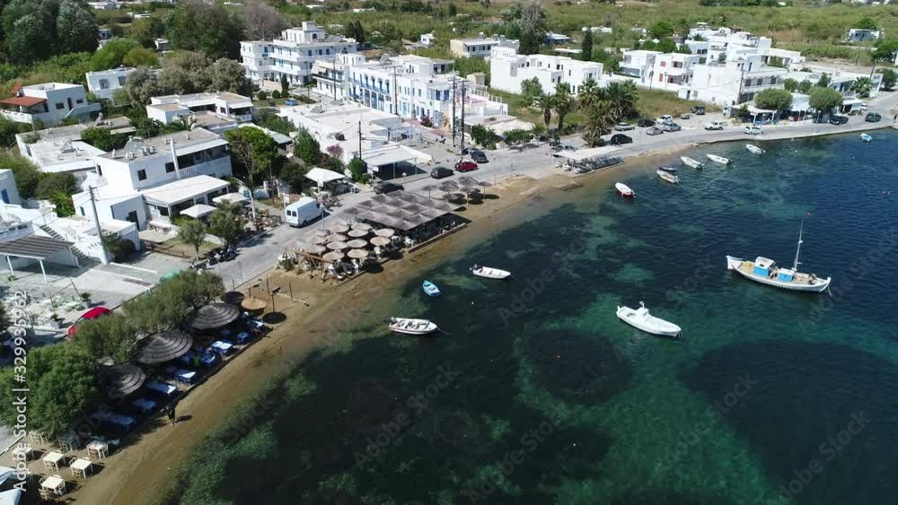 Plage de Livadi sur l'île de Sérifos dans les Cyclades en Grèce vue du ciel