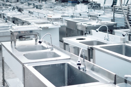  kitchen sink industry © adrianad