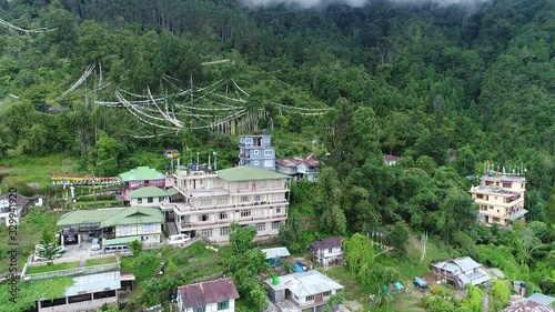 Région du monastère de Rumtek dans le Sikkim en Inde vue du ciel photo