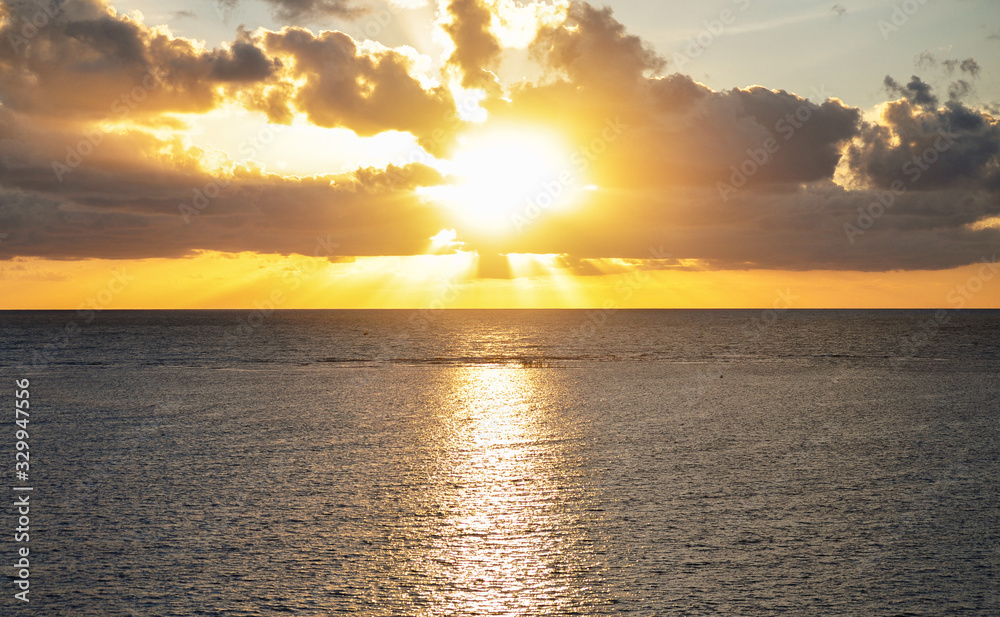 Obraz premium sunset over the sea