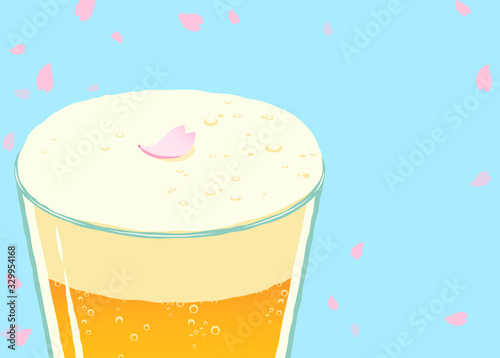 お花見でビールの上に舞い降りたひとつの桜の花びら